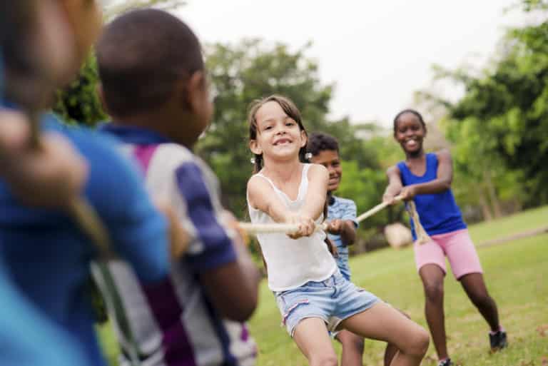 Colonies de vacances : Préférer les séjours jeunes à thèmes pour vos enfants