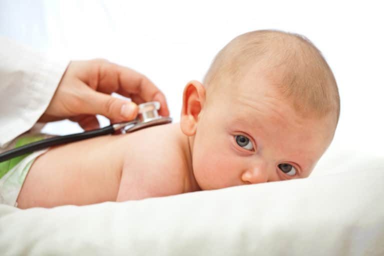 Votre bébé est malade : Quels sont les médicaments adaptés ?