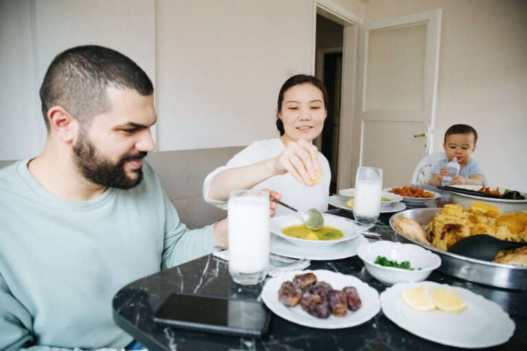 Quelles recettes sucrées partager en cuisinant en famille ?