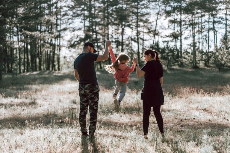 Voyager en famille : comment s&rsquo;initier au tourisme solidaire ?