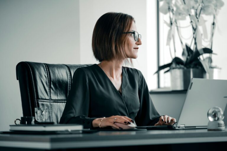 Le travail invisible des femmes ménopausées, une charge que les entreprises ignorent
